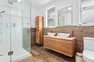 Coastal Haven Retreat - 4 Bedrooms - 3