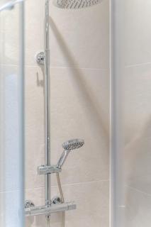 Richmond Central Suites Parking 1BR Cardiff City Centre - 4