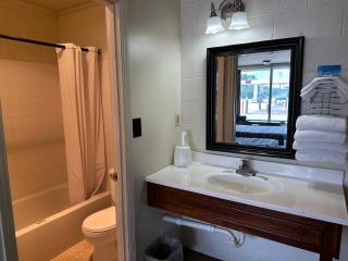 Paris Landing Motel - 7