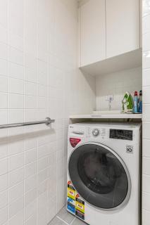 Central Free Tram King Bed 75sqm Walk Score 100 NFLX - 5