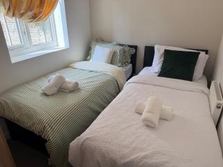 Spacious 5-bedroom Stay for Contractors & Families - 6