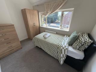 Spacious 5-bedroom Stay for Contractors & Families - 5