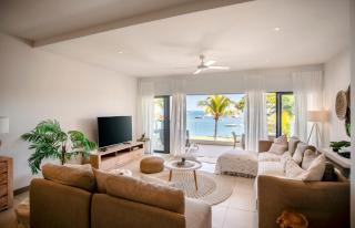 Luxury Beachfront Apartment - Amazing Views & Pool - 0