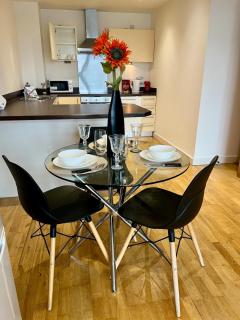 Stylish & Spacious 2BD City Apartment with Balcony - 5
