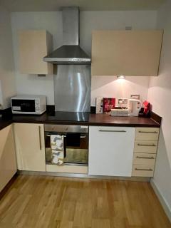 Stylish & Spacious 2BD City Apartment with Balcony - 3