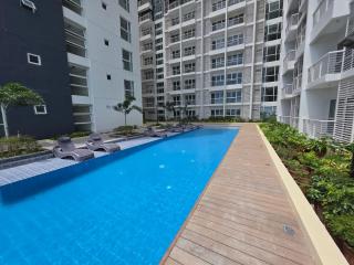 One LakeShore Condominium Studio Unit - 6