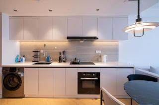 Merit 弘辉 Bright and Spacious 2 Bed Condo unit very close to the BUND - 1