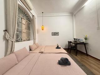 StayHub Deluxe Balcony Room Le Thanh Ton D1 Saigon - 0