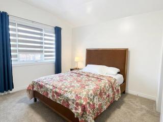 Elizabeths Oasis Spacious 4BR Home 8 Guests AC - 3