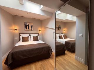 Penthouse Suite with Private Terrace - 3