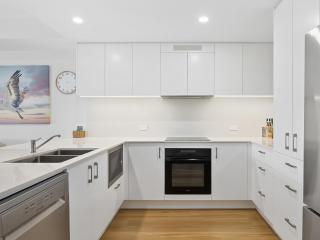 Waterfront Escape Premium 2 Bedroom Apartment - 5