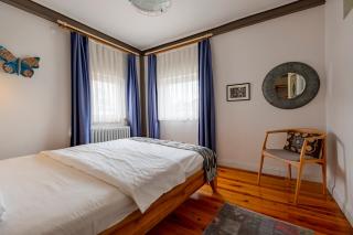 Spacious One Bedroom Apartment with View and Elevator - 0