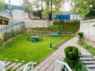 Mountain-view Room at Kashmir Point, Min to GPO - 5
