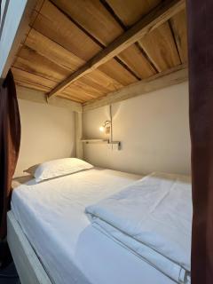 The Travellers Hostel & Private Rooms - 7