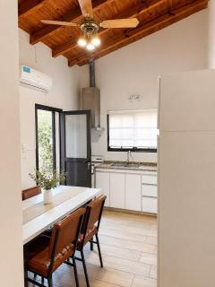 Casa mendocina con gran jardín y parrilla - 8
