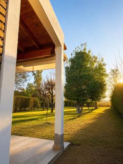 Casa mendocina con gran jardín y parrilla - 4