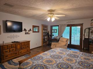 Sweet Retreat: Lodge and Event Venue - 3