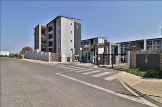 Entire Rental unit Midrand, 5 mins from MOA - 5