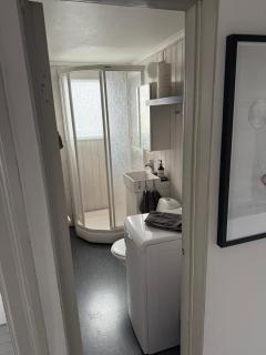 Cozy apartment 100 meters from lake Vättern - 4
