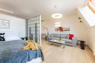 Exclusive Old Town Suites with City Views & AC by EasyBNB Premium - 9