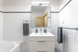 Exclusive Old Town Suites with City Views & AC by EasyBNB Premium - 2