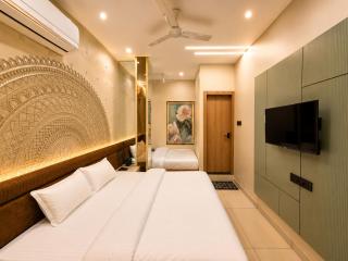 Hotel Shree Maya Comfort Inn - 8