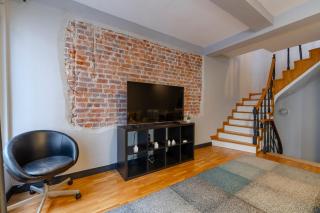 Central 4-Bedroom House with Private Terrace and 2 Bathrooms - 1