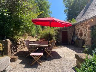 Authentic Country House with Charm in the Heart of the Auvergne Volcanoes - 9