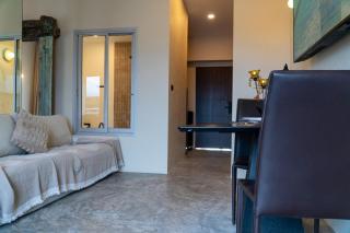 C403 Huge custom Apartment 98in TV & Supper King Bed ! - 3