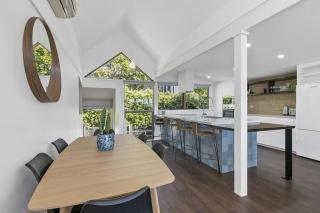 Lorne Lodge - 5