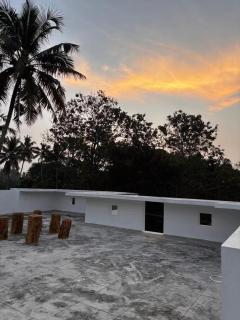 VAR Teak Haus 1 AC 2BHK 10 min drive beach & cliff - 1