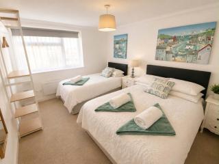 Coastal Walks and Beaches Relaxing Seaside Stay - 9
