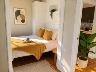 Stylish 3 Bedroom Close to Stanley Park and Robson - 4