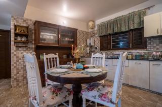 Alaya Stays Woodbury Mansion 3-BHK Villa with Naini Valley Views & Garden Near Naina Devi Temple - 2