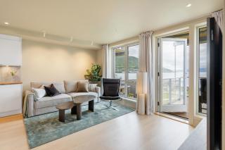 Premium Seafront Apartment with Balcony - 5