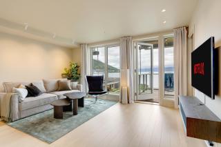Premium Seafront Apartment with Balcony - 3