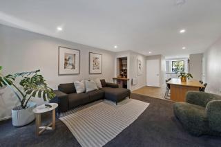 Modern CBD retreat with parking and courtyard - 2