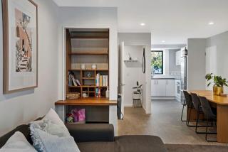Modern CBD retreat with parking and courtyard - 1