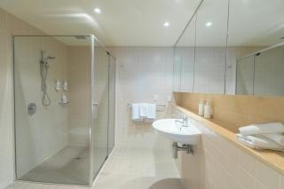 Gorgeous Studio on Glenelg Beach! - 3
