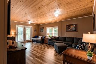 Peaceful Charming Cottage with Private Dock & Cozy Hot Tub in Murray, Kentucky - 9