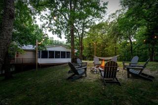 Peaceful Charming Cottage with Private Dock & Cozy Hot Tub in Murray, Kentucky - 4