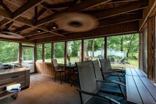 Peaceful Charming Cottage with Private Dock & Cozy Hot Tub in Murray, Kentucky - 3