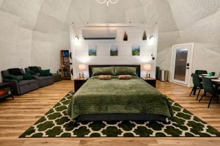 Cozy Dome with Private Hot Tub & Fire Pit Getaway in Murray, Kentucky - 9