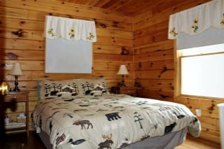 Beautiful Log Cabin Surrounded by Trees by Saltwater Tidal Cove for a Peaceful Getaway in Sullivan, Maine - 7
