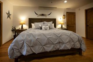 Spacious Family Home With Breathtaking Mountain Views in Alpine, Utah - 9