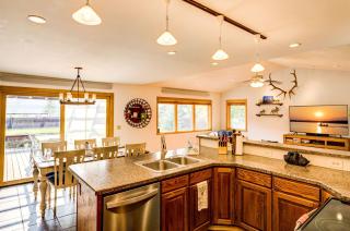 Spacious Family Home With Breathtaking Mountain Views in Alpine, Utah - 8