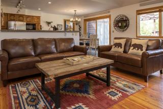 Spacious Family Home With Breathtaking Mountain Views in Alpine, Utah - 3