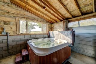 Awesome Retreat with Hot-Tub with Serene Landscape Views in Wyoming - 6