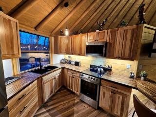 Cozy Yurt Hideaway with Tranquil Forest Surroundings in Murray, Kentucky - 8