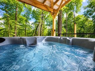 Cozy Yurt Hideaway with Tranquil Forest Surroundings in Murray, Kentucky - 4